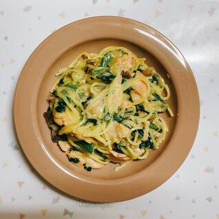 【幼児食】ほうれん草とサーモンのクリームパスタ